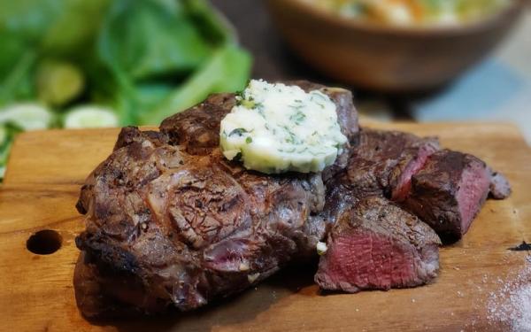 ハーブバターとヒレステーキ～geefeeレシピ～